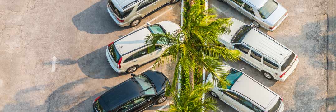 Cómo afecta el calor extremo al coche: batería, líquidos y neumáticos en verano. Mitos de la ola de calor y qué vigilar de verdad para no quedarte tirado.